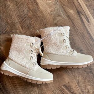 Universal Thread Winter snow boots Women’s size 9 NWT.